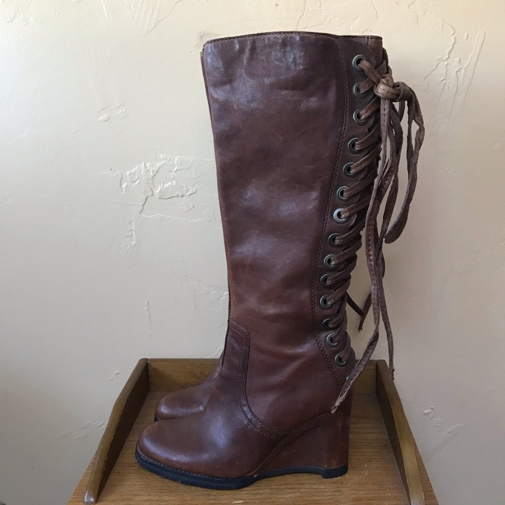 APEPAZZA “Arpa” lace up boot